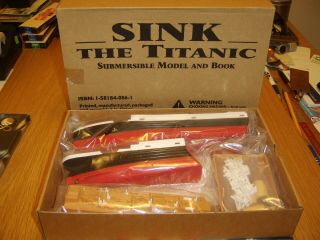 Titanic Submersible Model And Book By Susan Hughes & Steve Santini - Scholastic